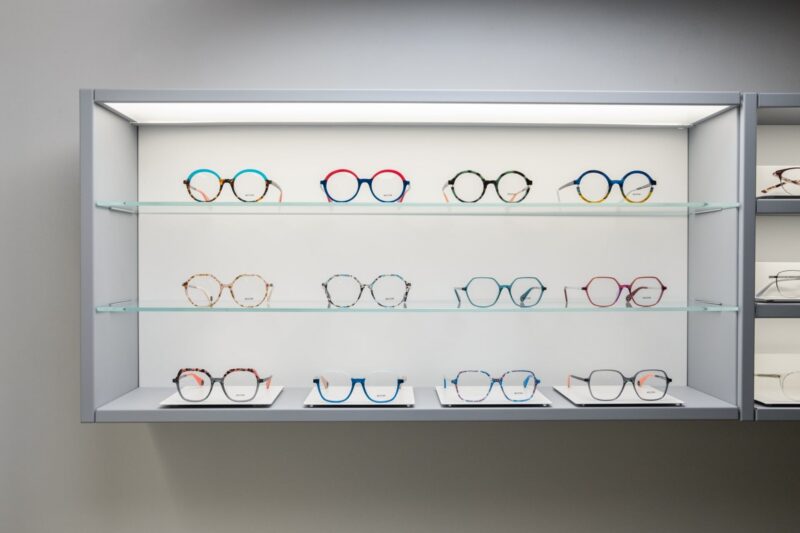 CARRÉ Glass shelving unit