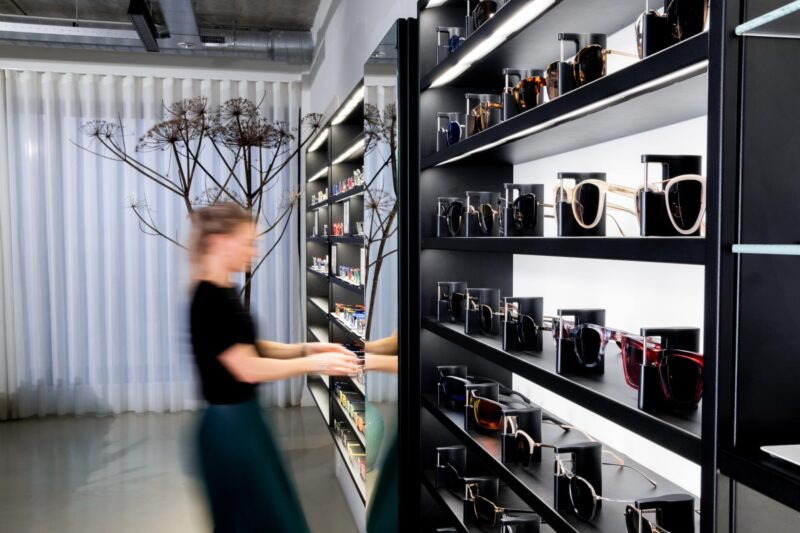 CARRÉ Steel shelving unit locking